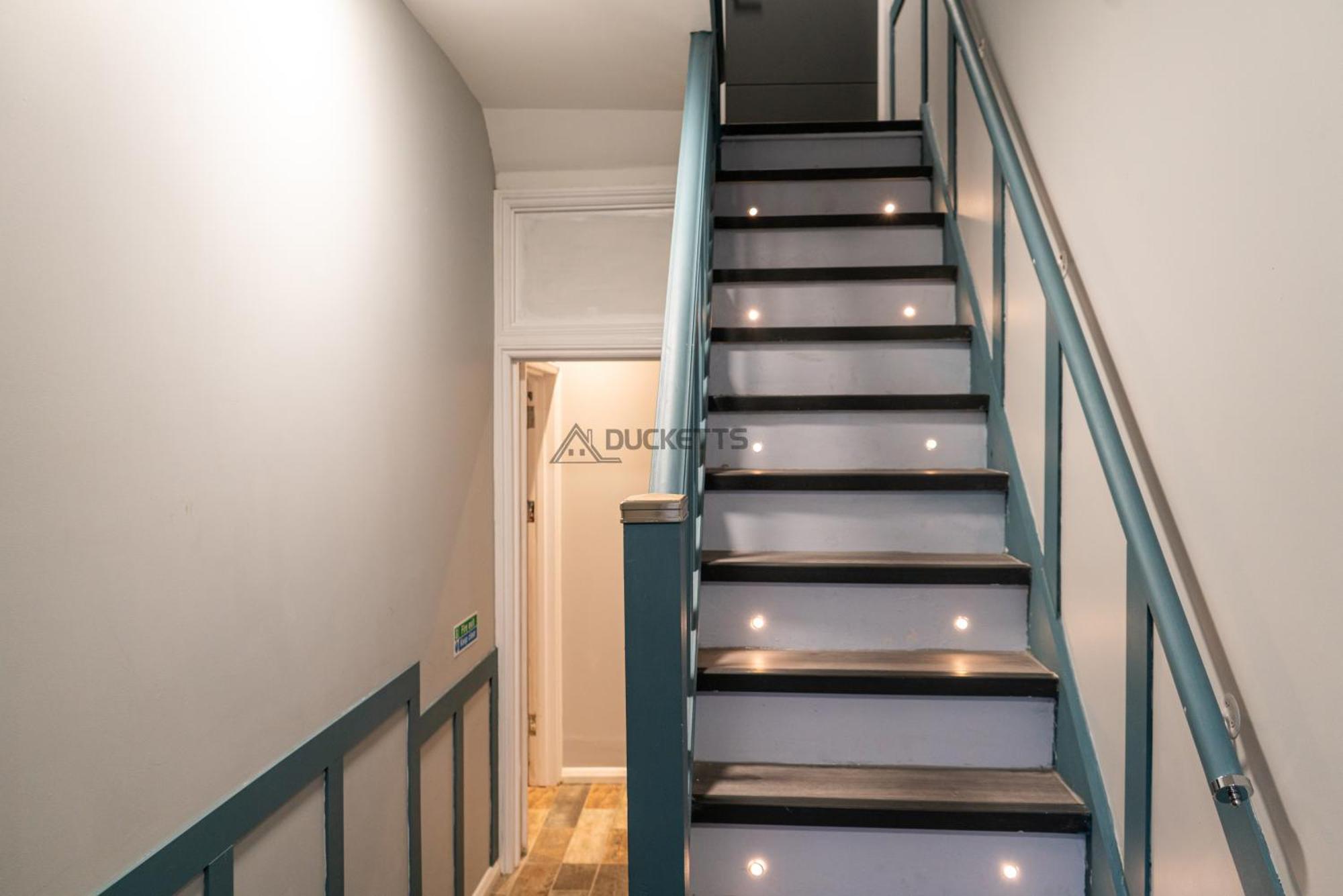Bed & Breakfast Elegance Suits 20 Minutes To