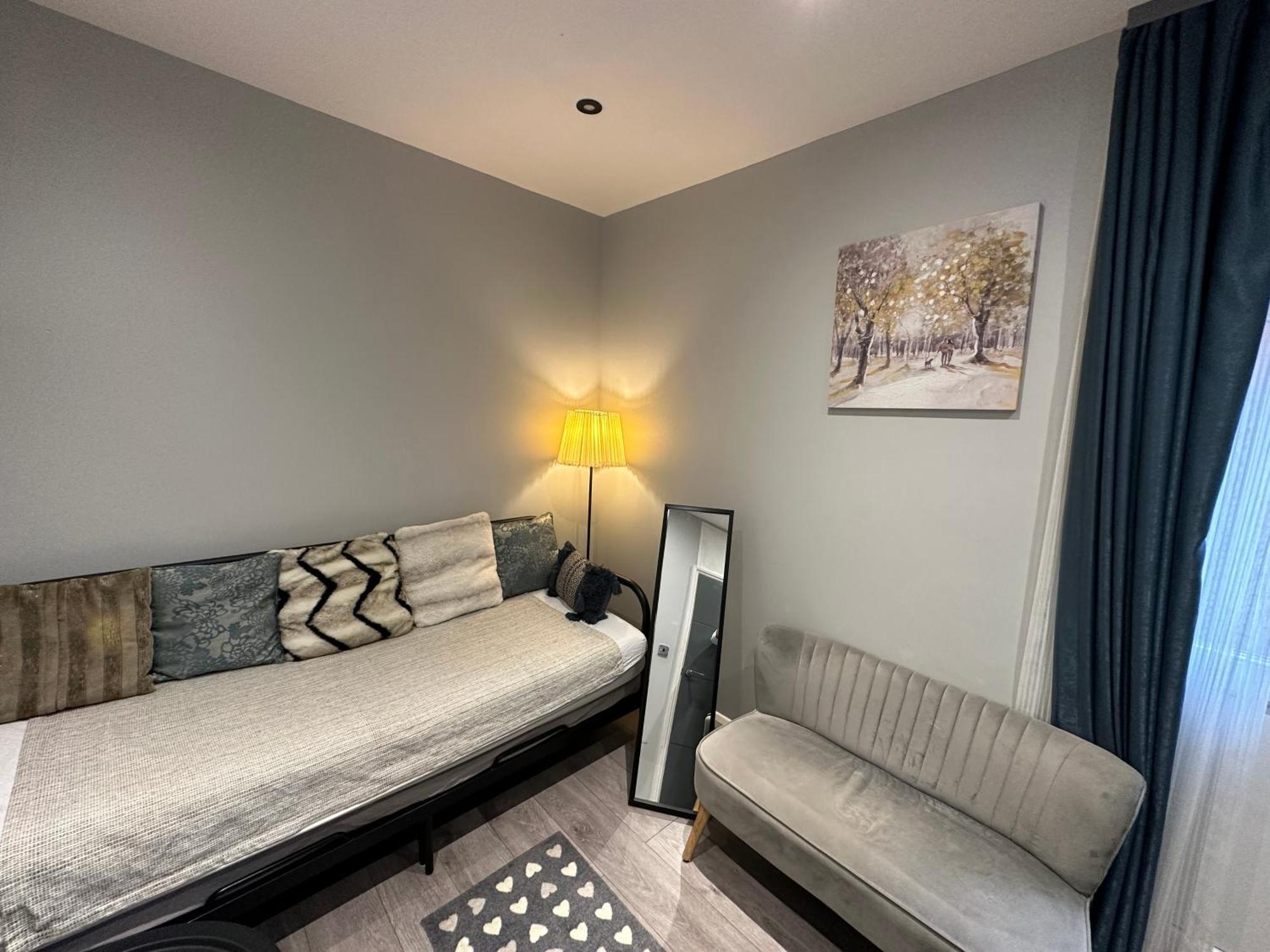 Elegance Suits 20 Minutes To Bed & Breakfast