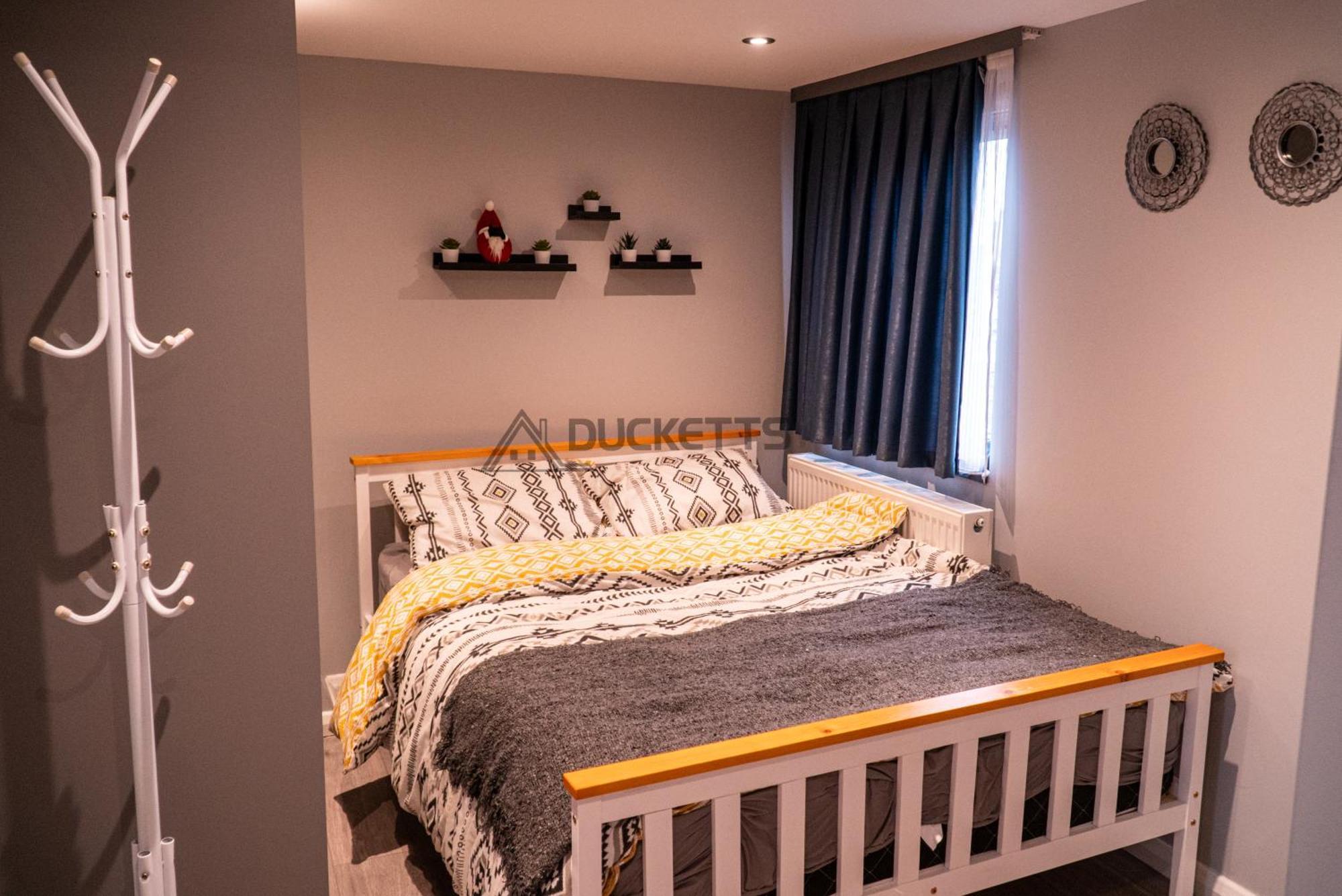 Elegance Suits 20 Minutes To London