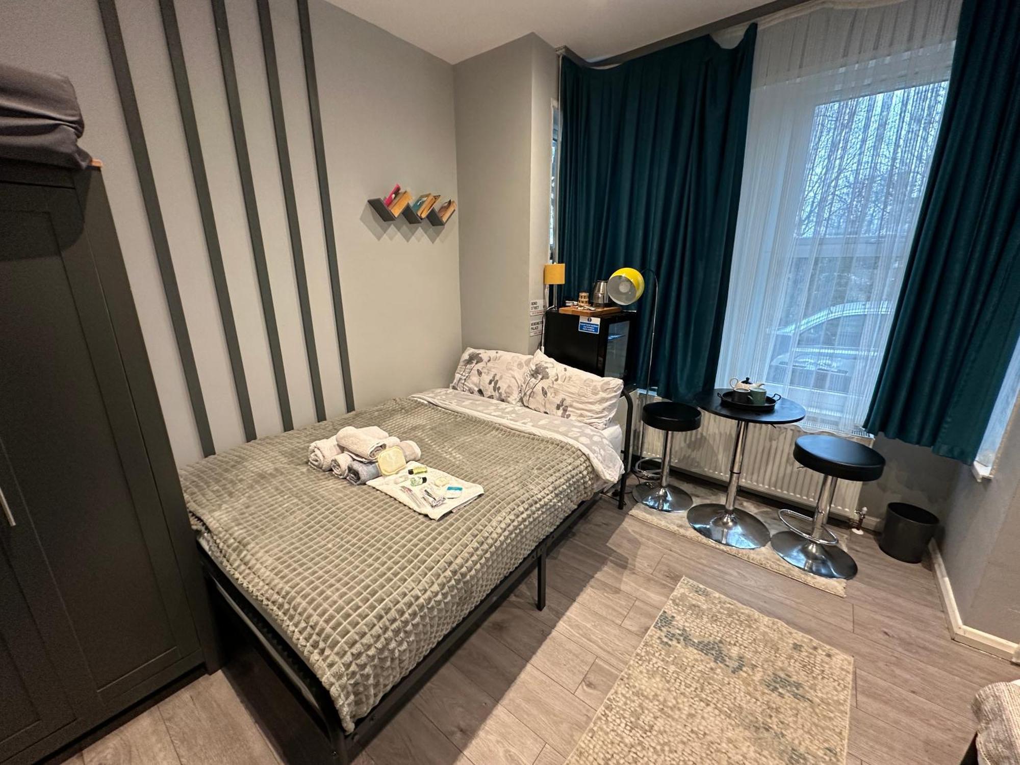 Bed & Breakfast Elegance Suits 20 Minutes To