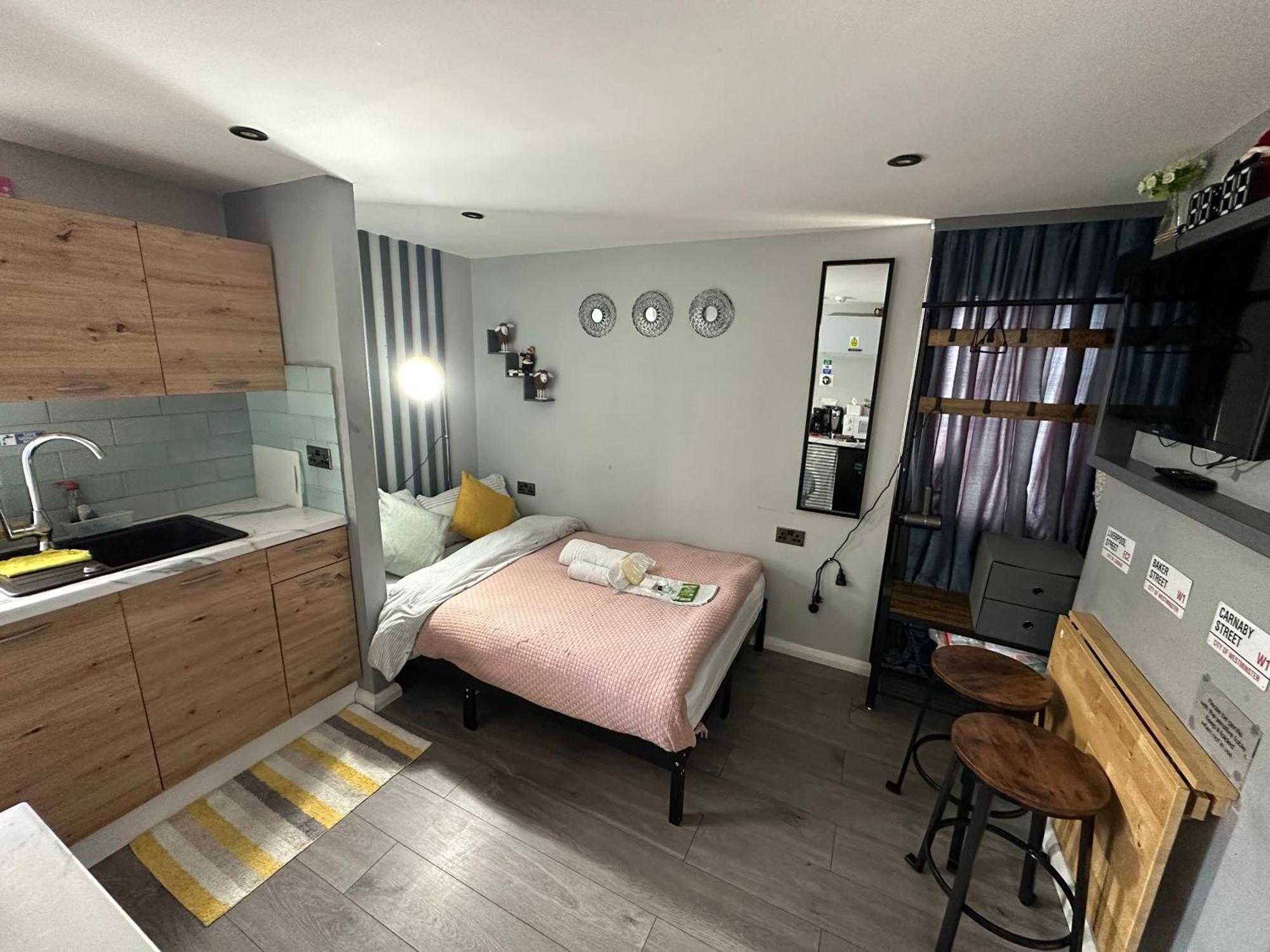 Bed & Breakfast Elegance Suits 20 Minutes To *