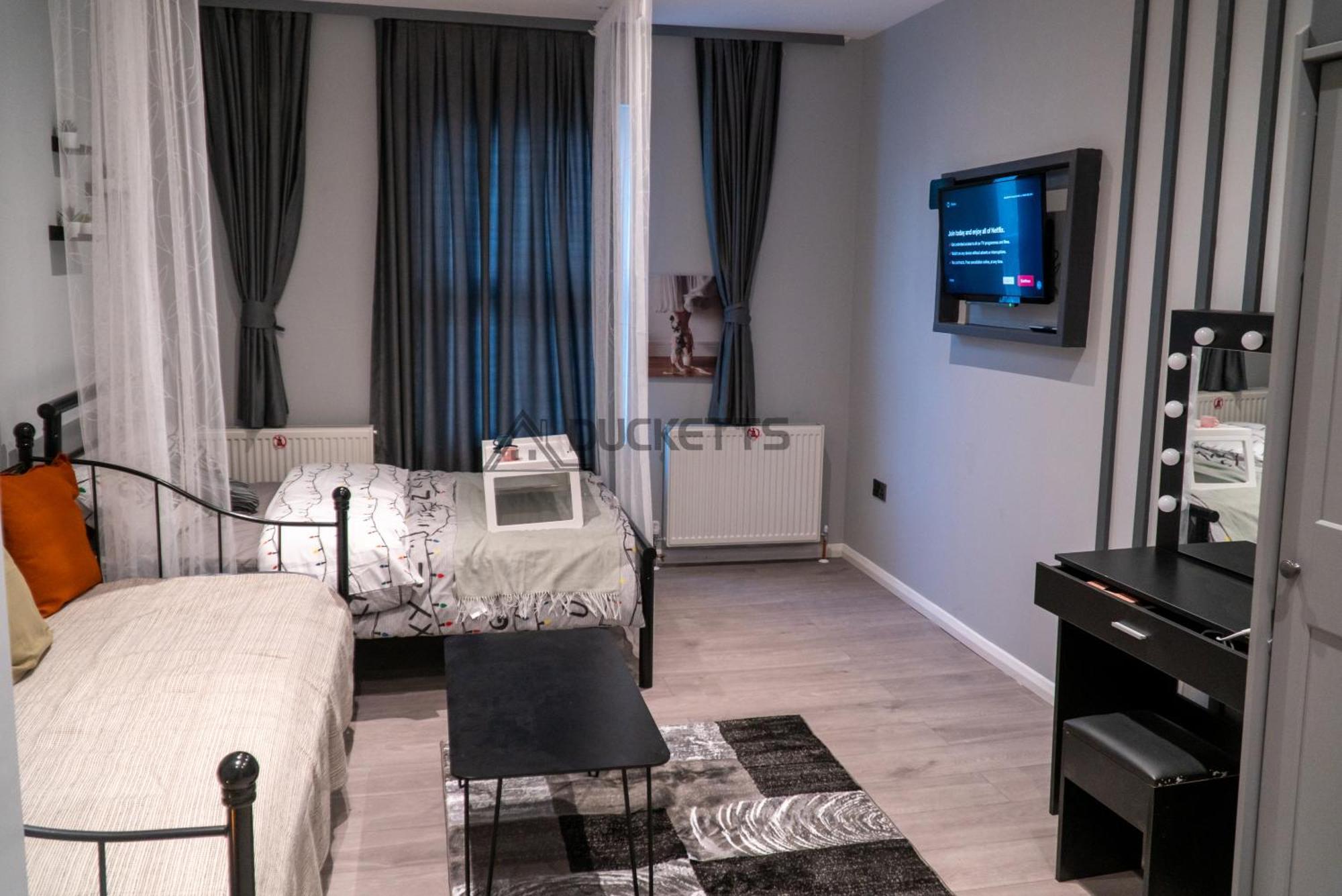 Bed & Breakfast Elegance Suits 20 Minutes To