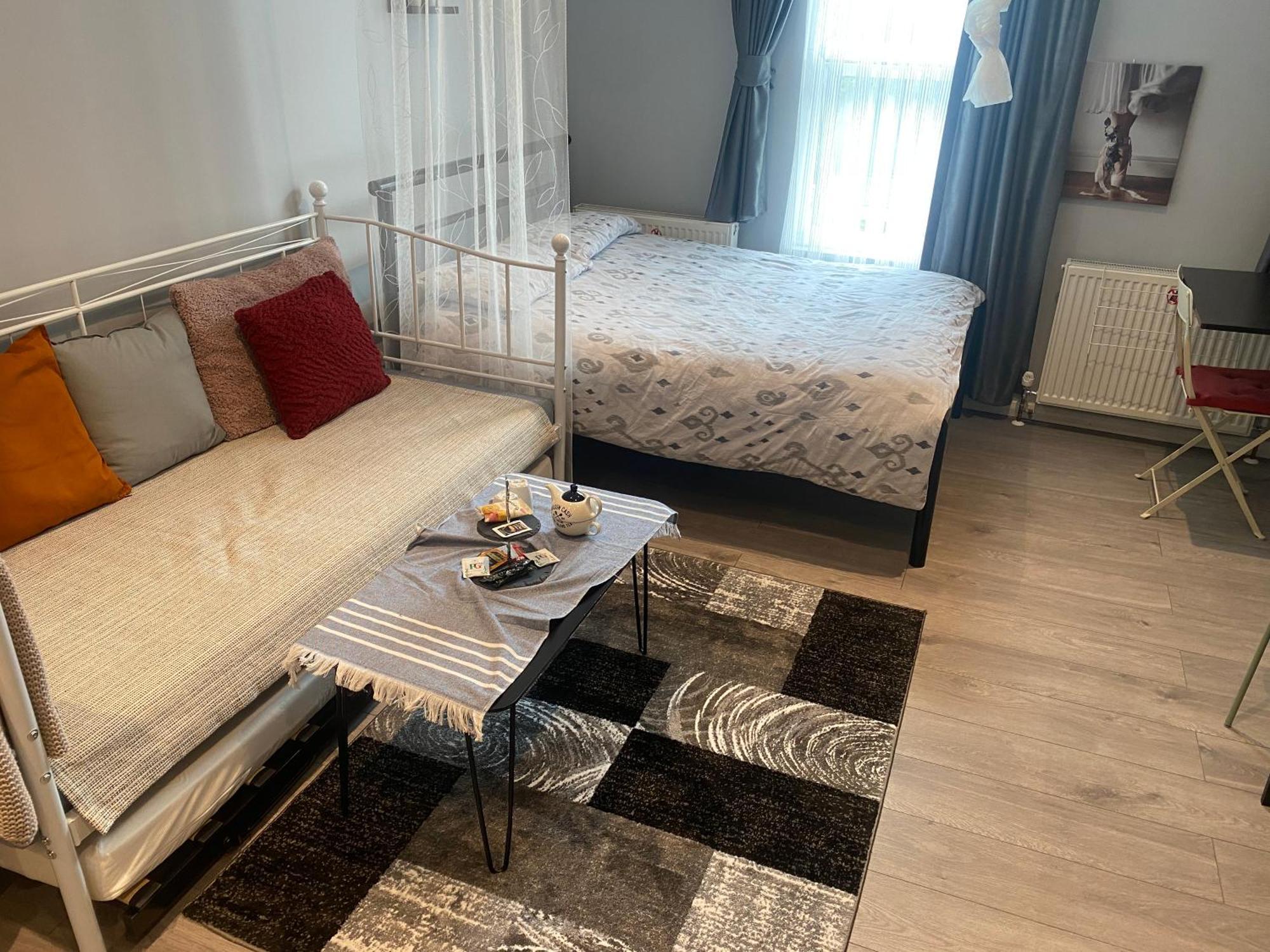 Bed & Breakfast Elegance Suits 20 Minutes To