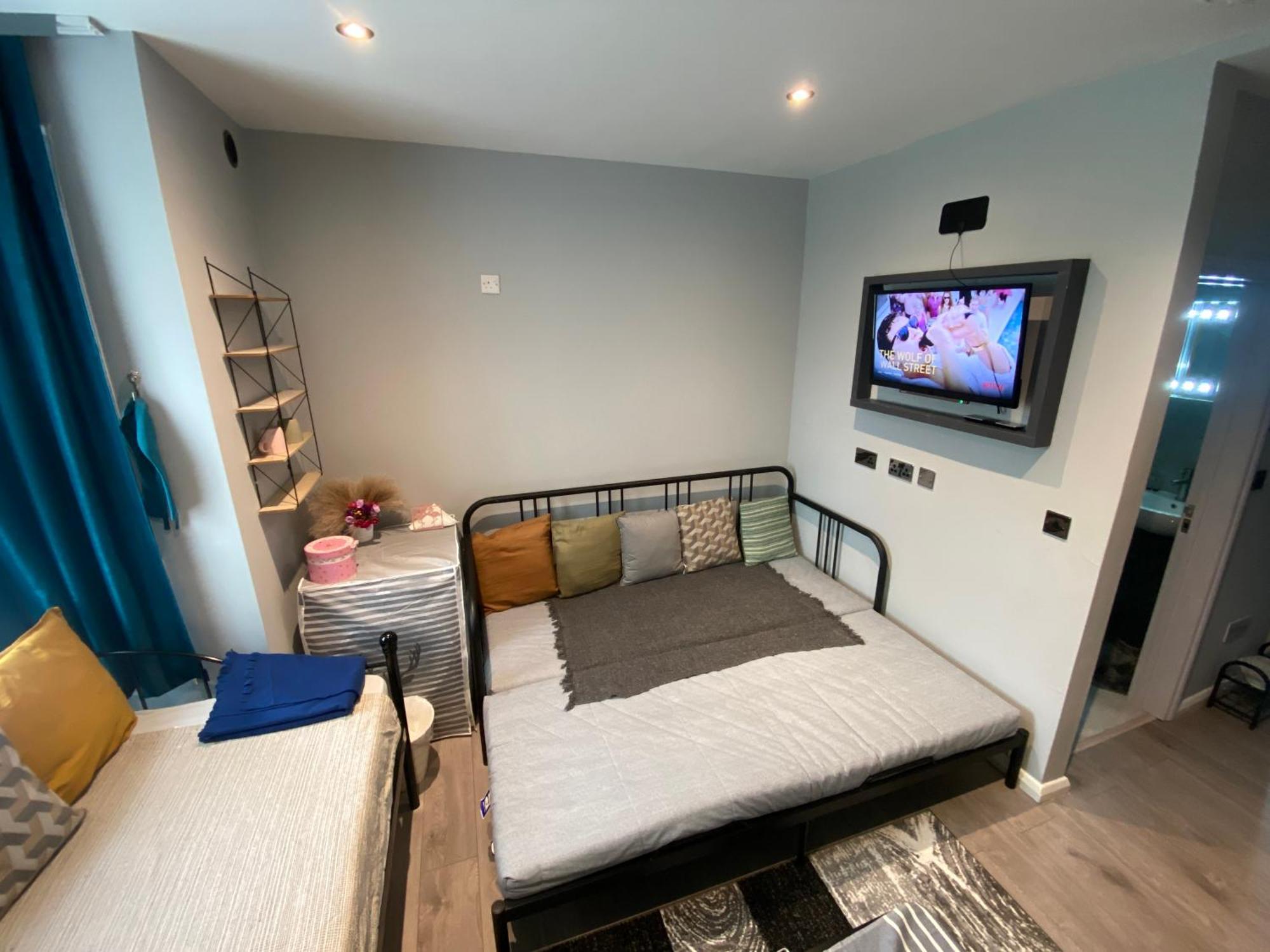 Bed & Breakfast Elegance Suits 20 Minutes To