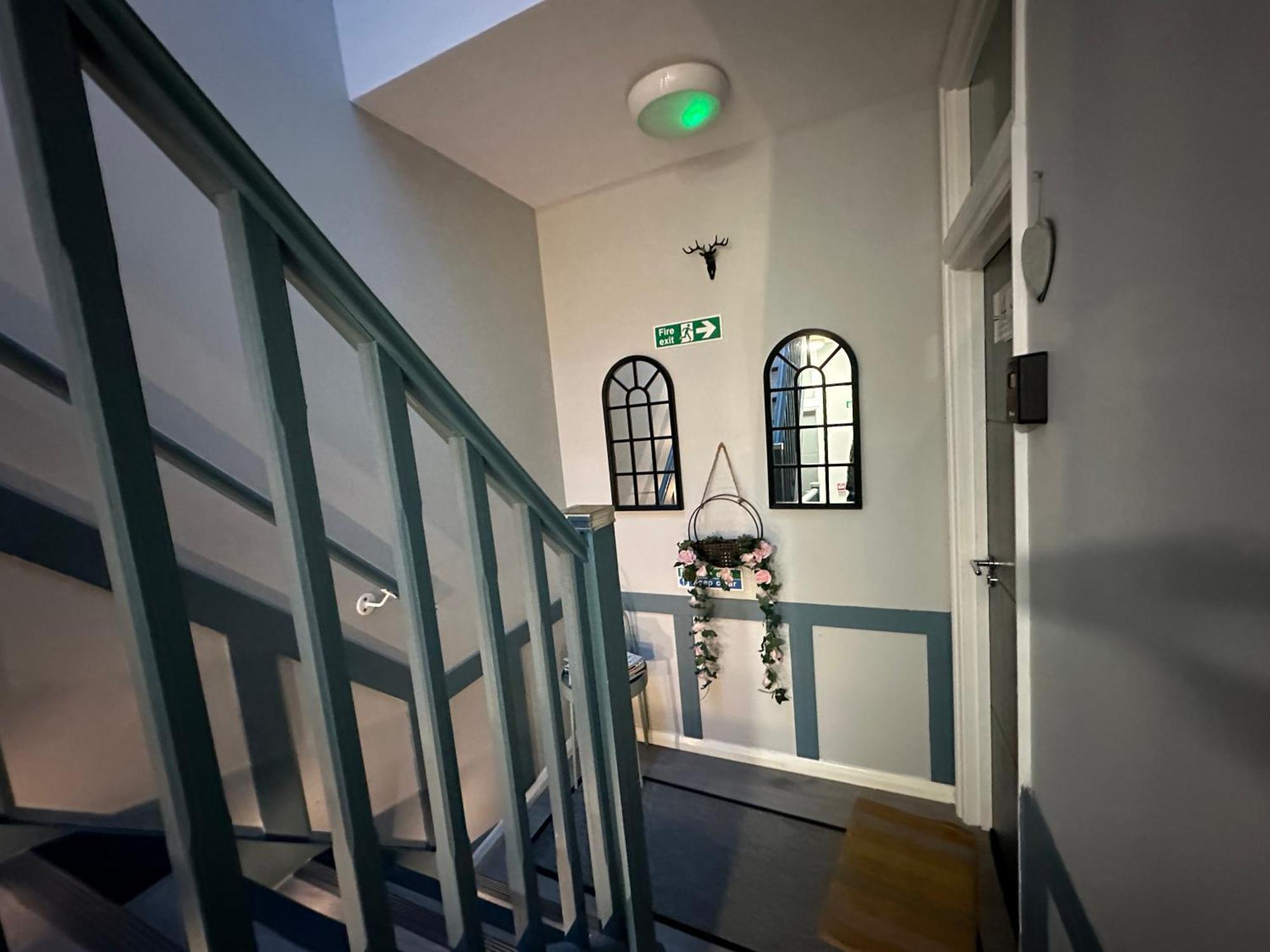 Bed & Breakfast Elegance Suits 20 Minutes To *
